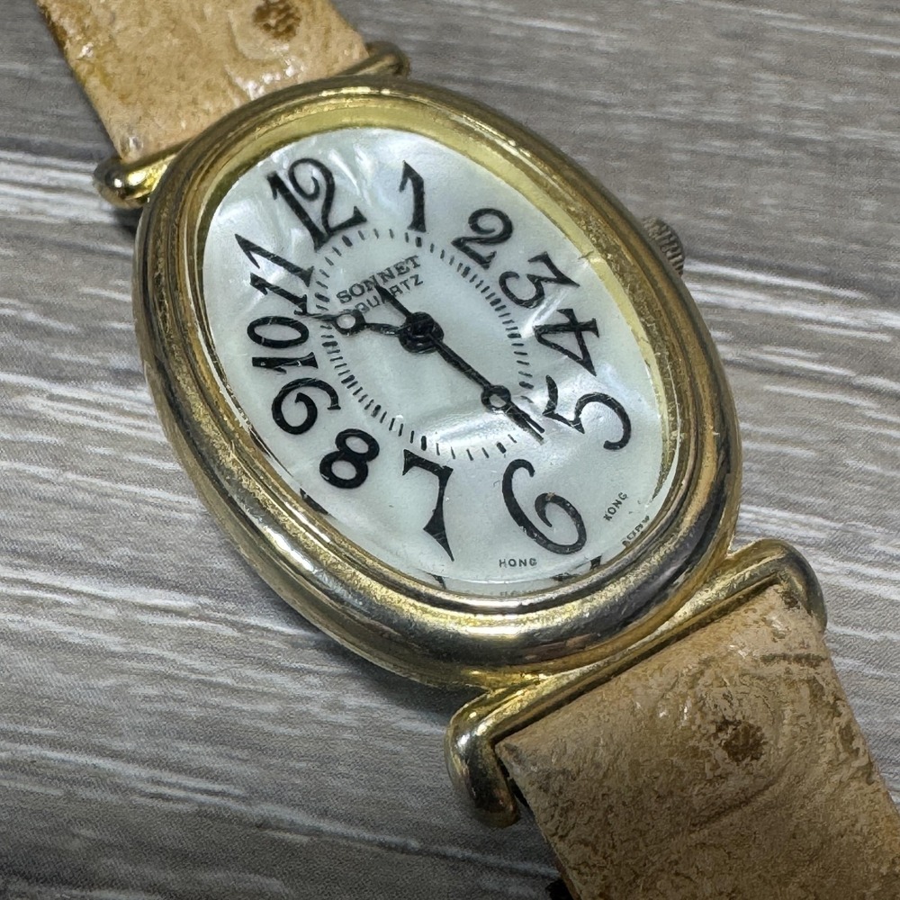 Vtg Sonnet Interpur Quartz Watch Ostrich Band Oval Gold Tone MOP Dial Hong Kong‎